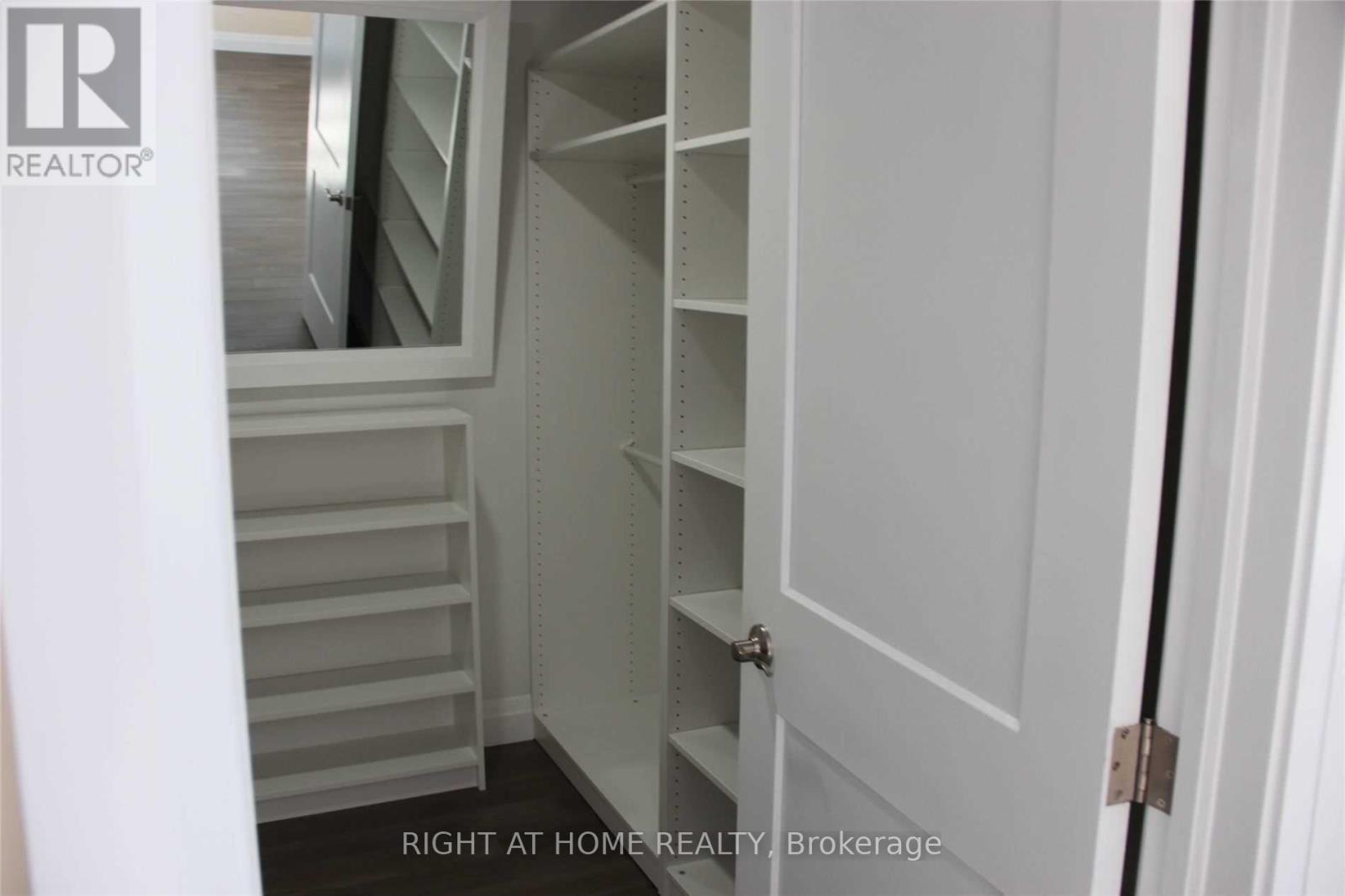 3338 Lonefeather Crescent, Mississauga, Ontario  L4Y 3G5 - Photo 11 - W12678526