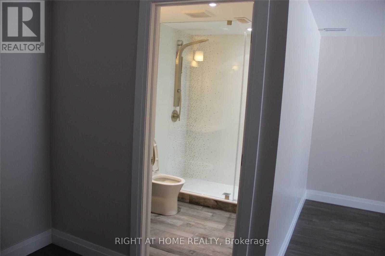 3338 Lonefeather Crescent, Mississauga, Ontario  L4Y 3G5 - Photo 4 - W12678526