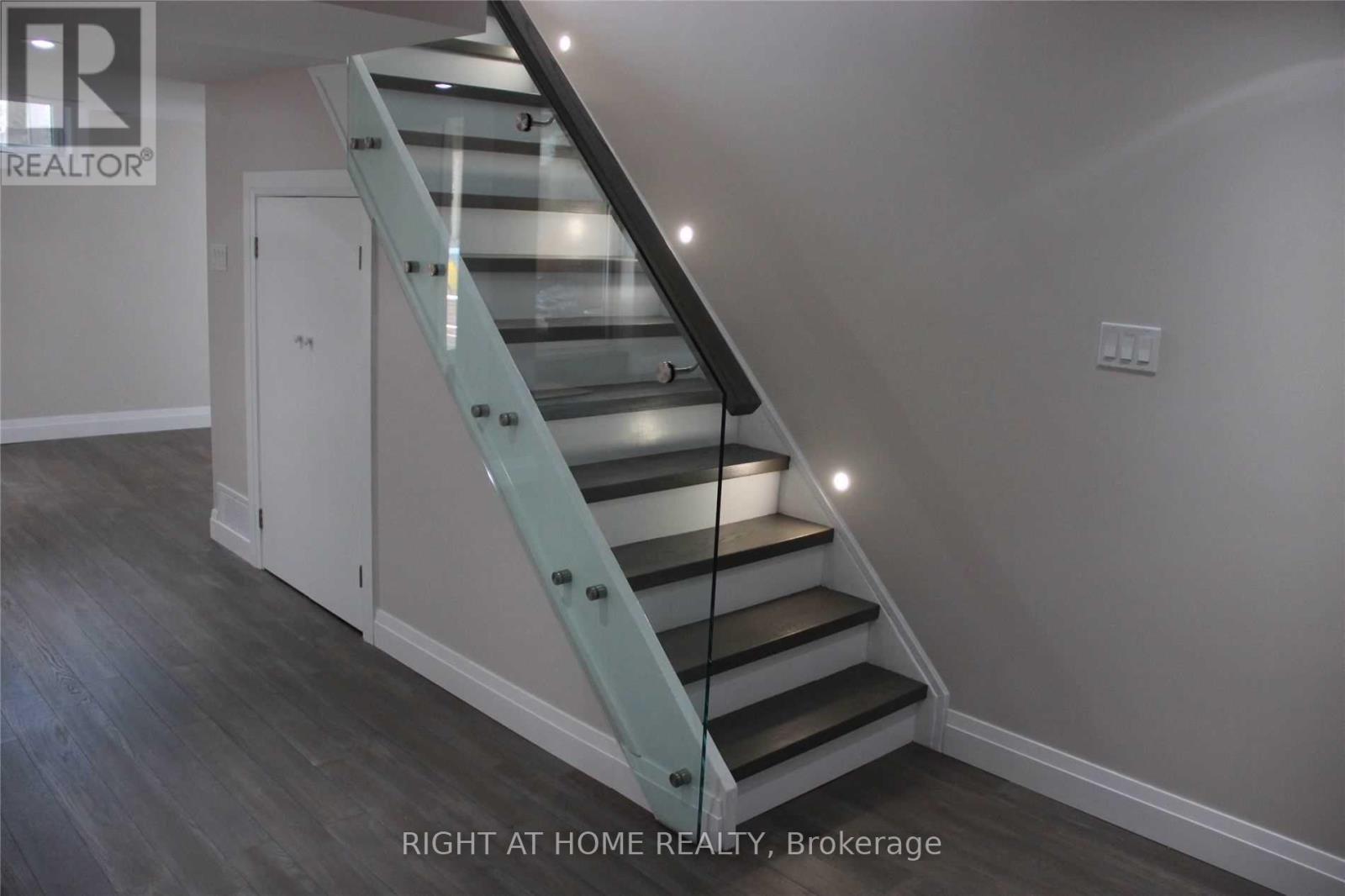 3338 Lonefeather Crescent, Mississauga, Ontario  L4Y 3G5 - Photo 5 - W12678526