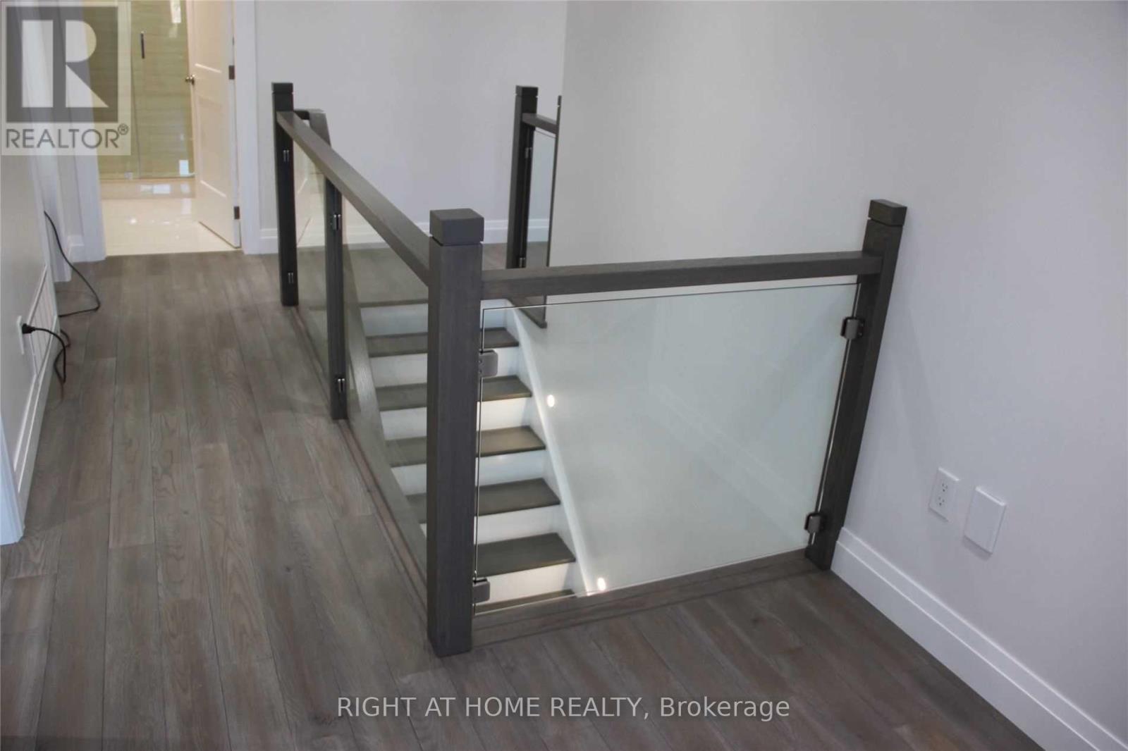 3338 Lonefeather Crescent, Mississauga, Ontario  L4Y 3G5 - Photo 7 - W12678526