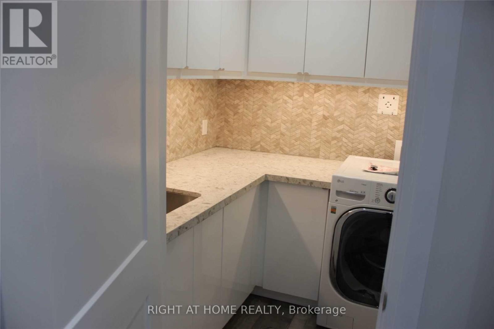 3338 Lonefeather Crescent, Mississauga, Ontario  L4Y 3G5 - Photo 8 - W12678526