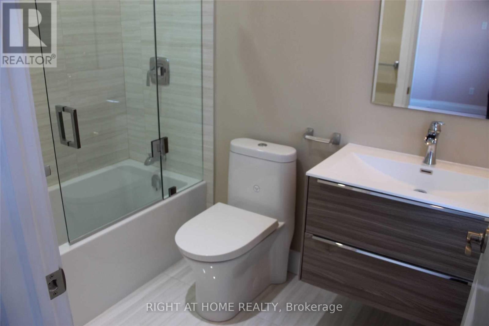 3338 Lonefeather Crescent, Mississauga, Ontario  L4Y 3G5 - Photo 9 - W12678526