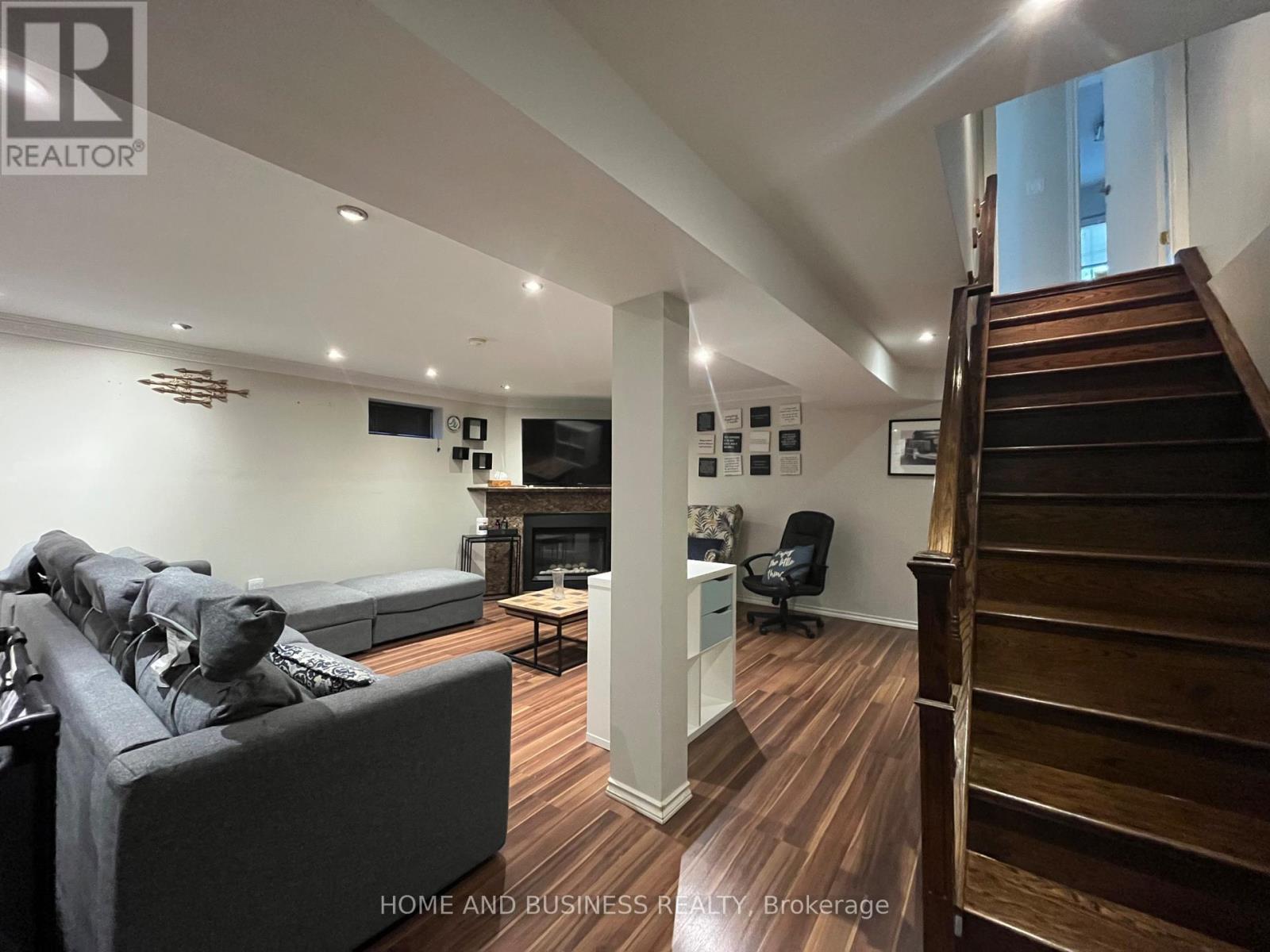 2639 Hayford Court, Mississauga, Ontario  L5K 1P8 - Photo 11 - W12678532