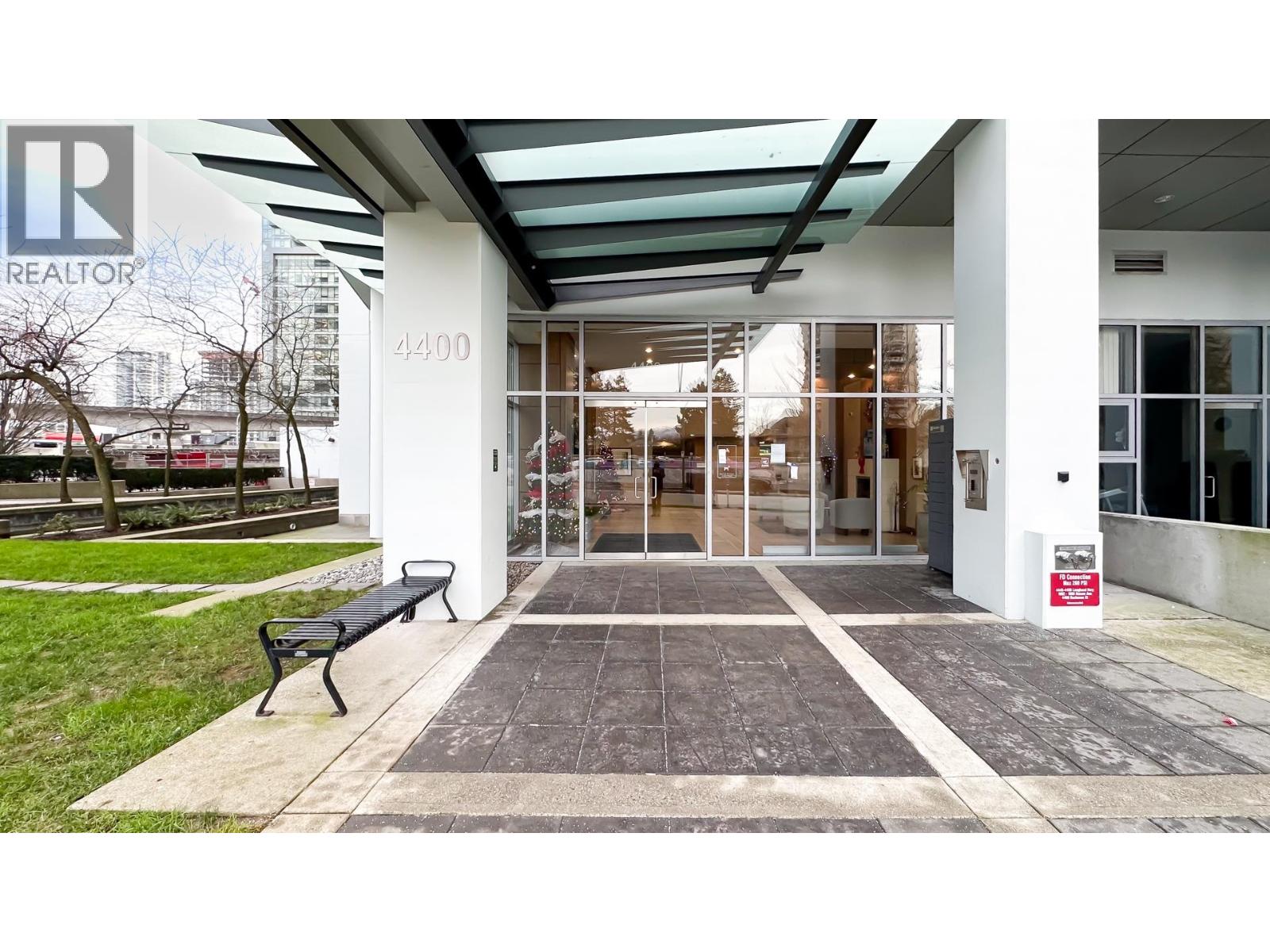 1705 4400 Buchanan Street, Burnaby, British Columbia  V5C 0E3 - Photo 3 - R3077436