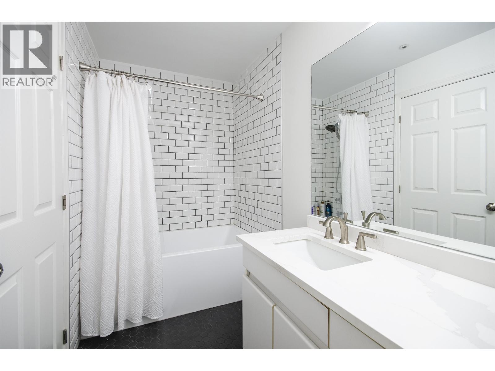 406 2975 Princess Crescent, Coquitlam, British Columbia  V3B 7N3 - Photo 12 - R3075671