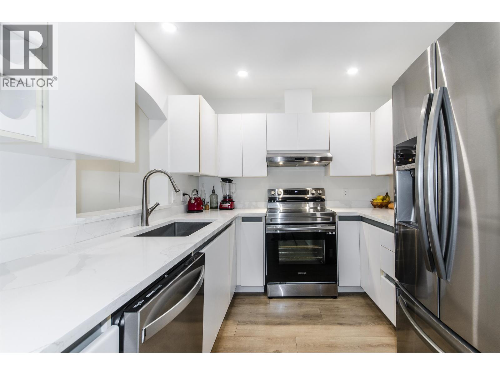 406 2975 Princess Crescent, Coquitlam, British Columbia  V3B 7N3 - Photo 3 - R3075671