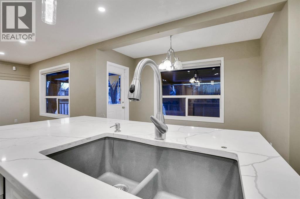 58 Lakeview Bay, Chestermere, Alberta  T1X 1G9 - Photo 13 - A2276317