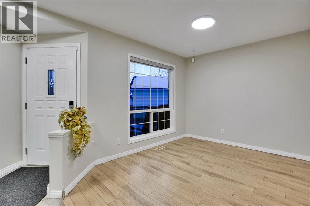 58 Lakeview Bay, Chestermere, Alberta  T1X 1G9 - Photo 2 - A2276317