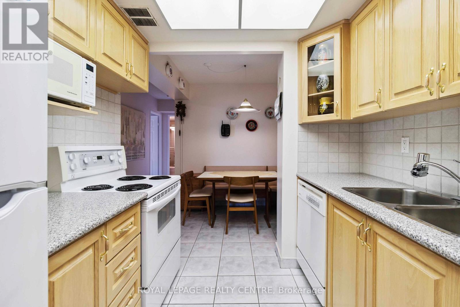 1808 - 3100 Kirwin Avenue, Mississauga, Ontario L5A 3S6 - Photo 19 - W12678348