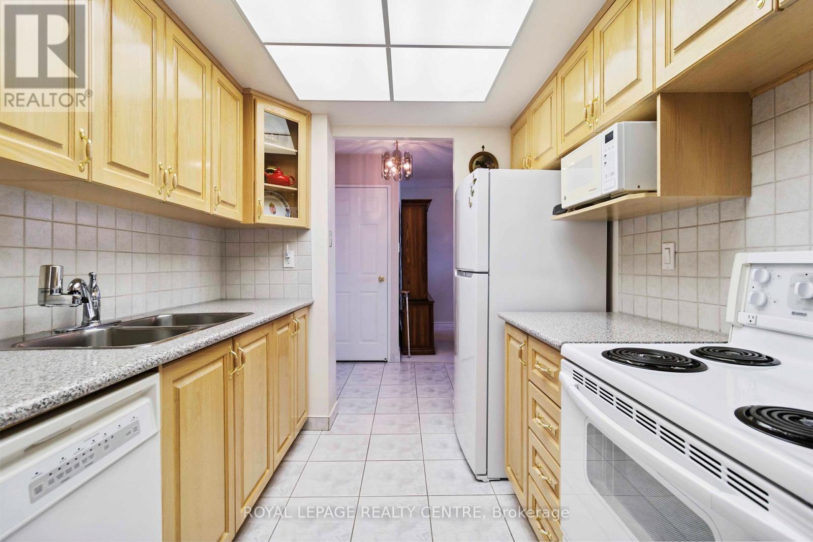 1808 - 3100 Kirwin Avenue, Mississauga, Ontario L5A 3S6 - Photo 18 - W12678348