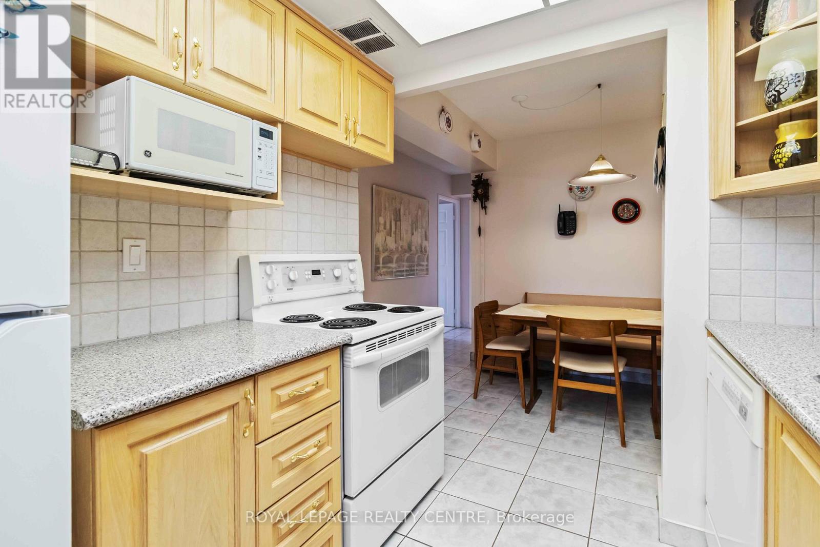 1808 - 3100 Kirwin Avenue, Mississauga, Ontario L5A 3S6 - Photo 21 - W12678348