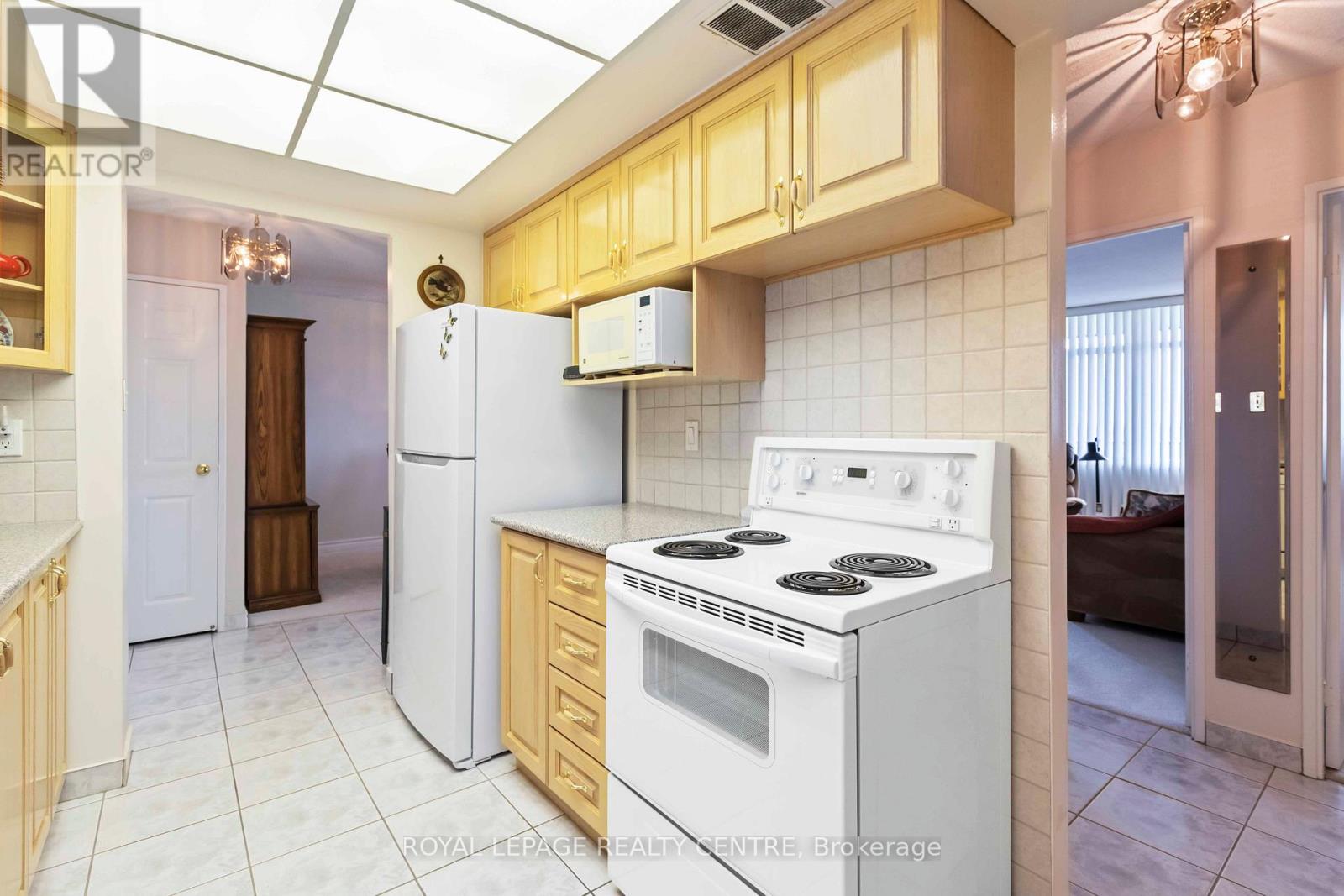 1808 - 3100 Kirwin Avenue, Mississauga, Ontario L5A 3S6 - Photo 22 - W12678348