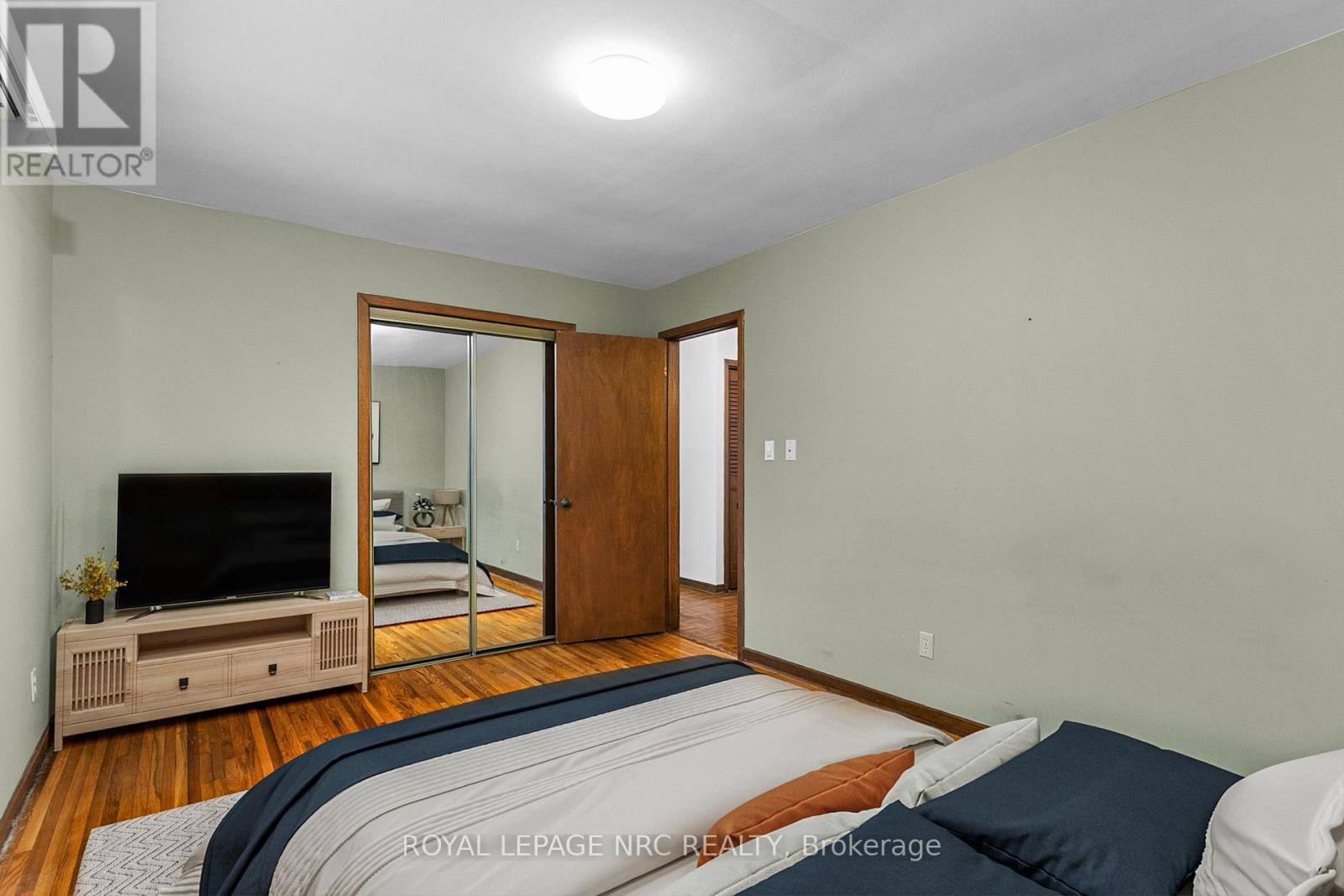 7061 Dolphin Street, Niagara Falls, Ontario  L2E 6Y3 - Photo 11 - X12678616