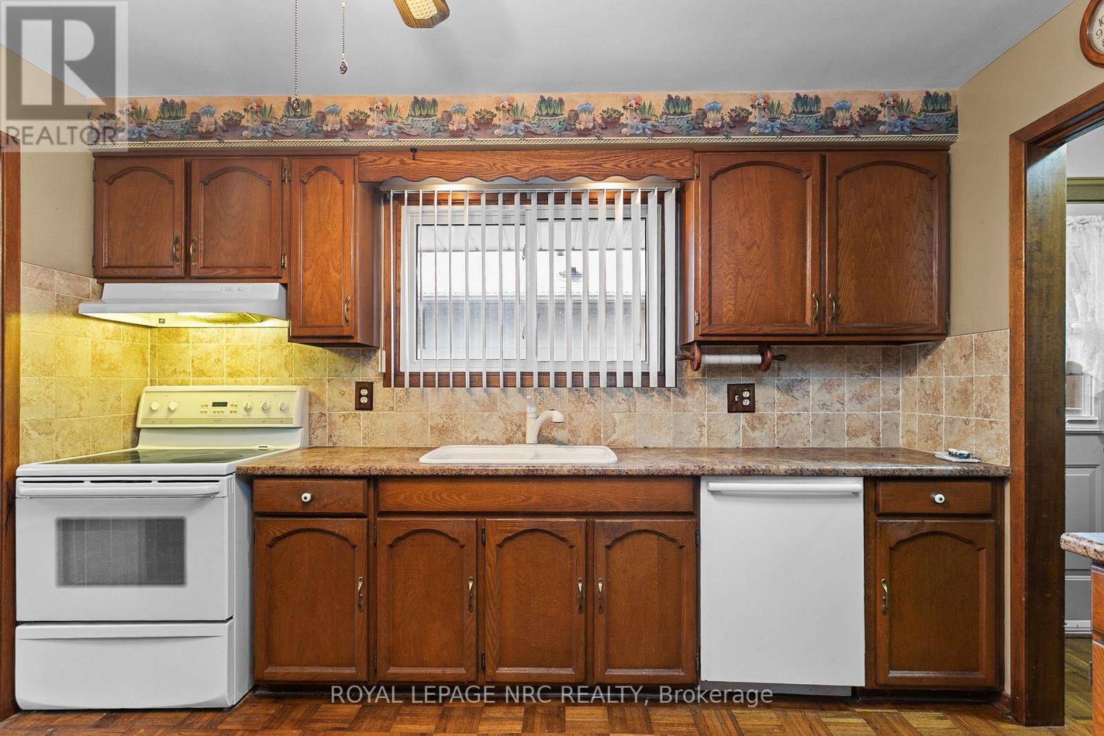 7061 Dolphin Street, Niagara Falls, Ontario  L2E 6Y3 - Photo 14 - X12678616