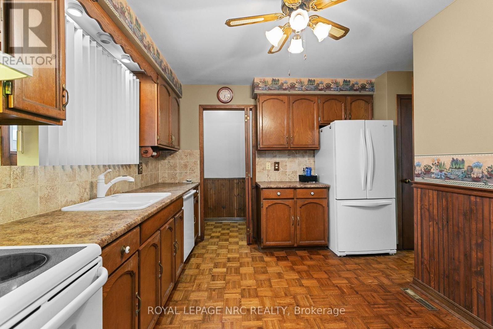 7061 Dolphin Street, Niagara Falls, Ontario  L2E 6Y3 - Photo 16 - X12678616