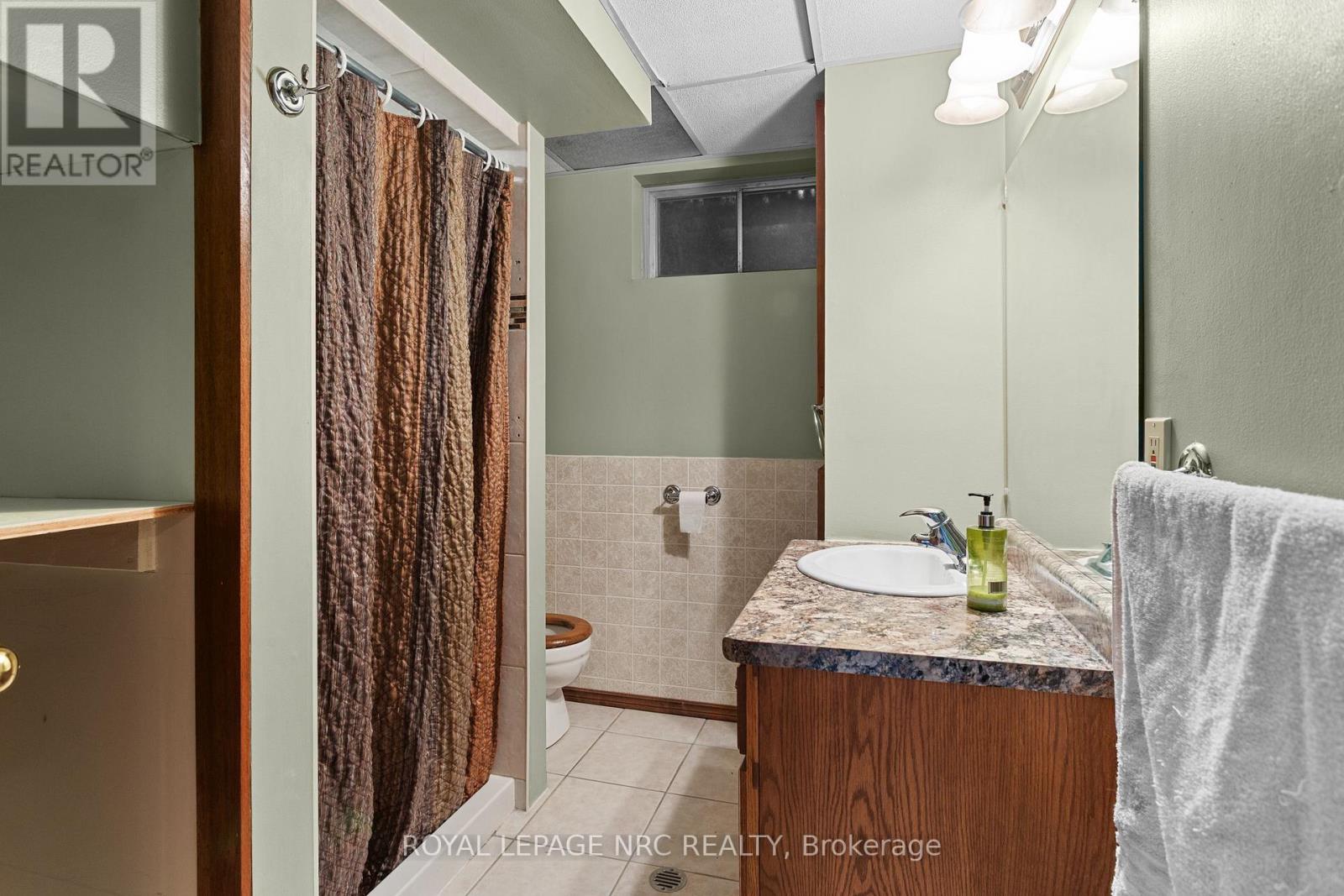 7061 Dolphin Street, Niagara Falls, Ontario  L2E 6Y3 - Photo 18 - X12678616