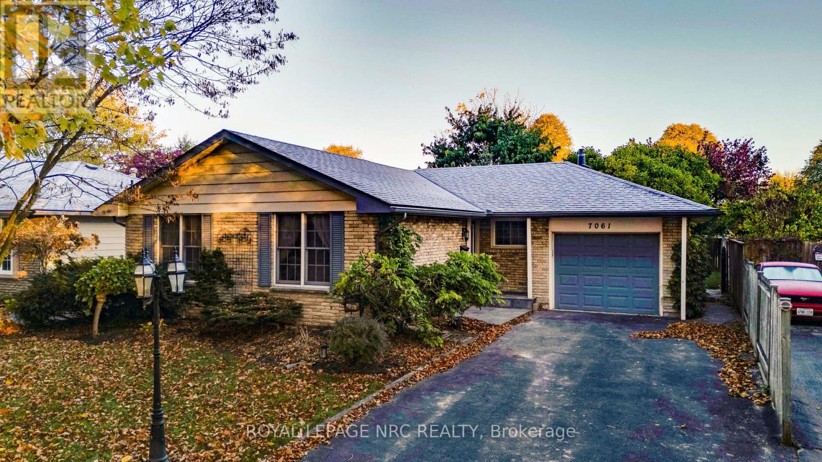 7061 Dolphin Street, Niagara Falls, Ontario  L2E 6Y3 - Photo 2 - X12678616