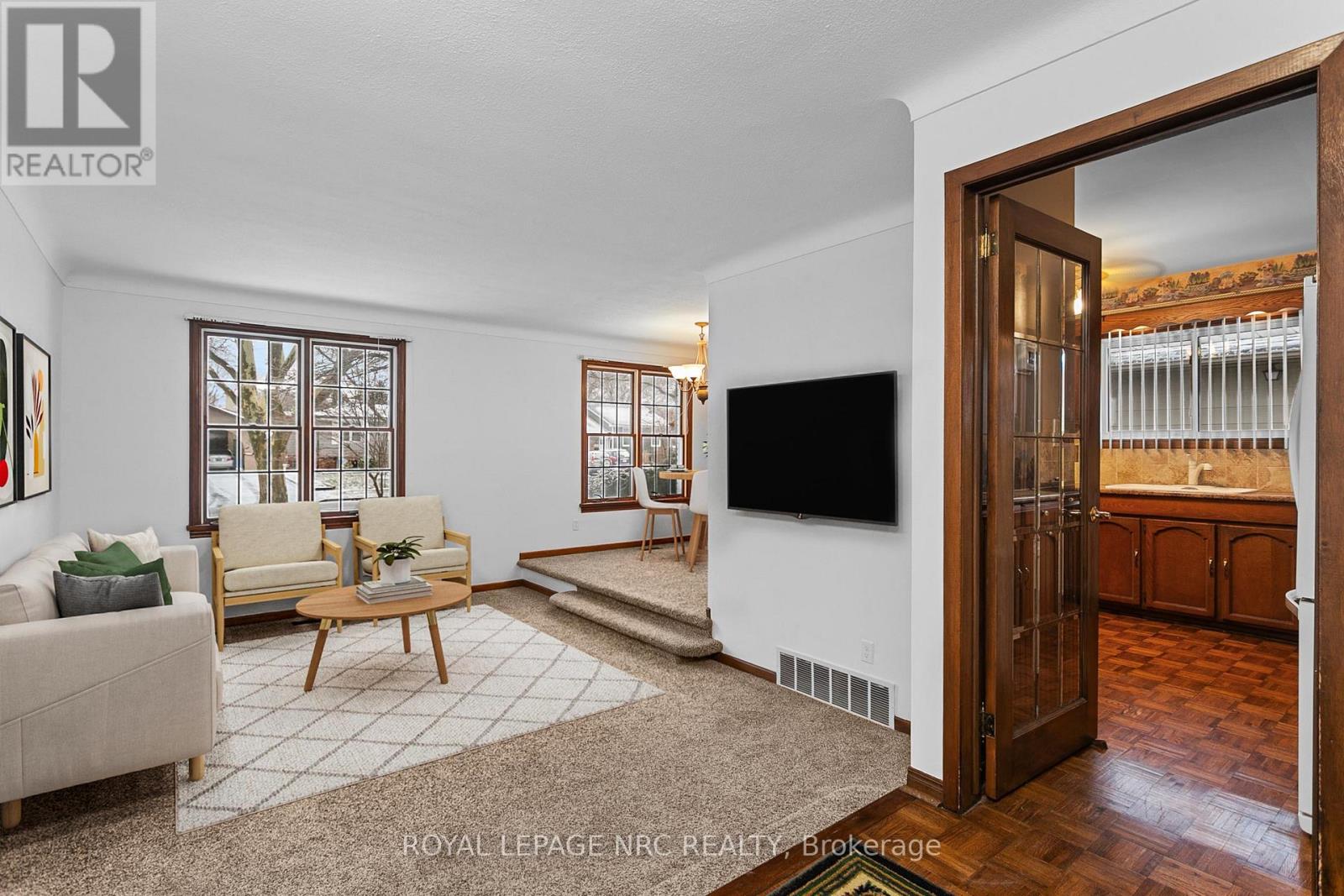 7061 Dolphin Street, Niagara Falls, Ontario  L2E 6Y3 - Photo 5 - X12678616