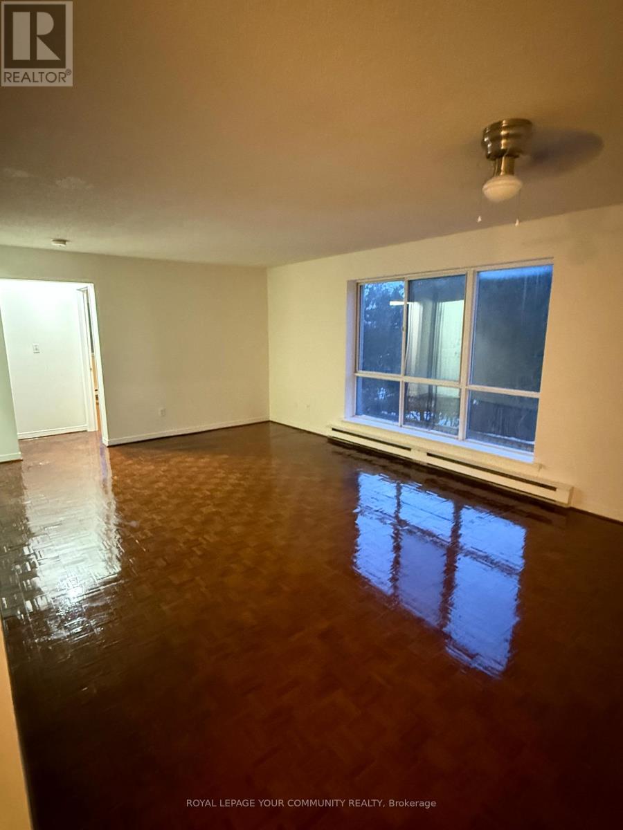 201 - 72 Lake Avenue, Richmond Hill, Ontario  L4E 2V4 - Photo 5 - N12608366