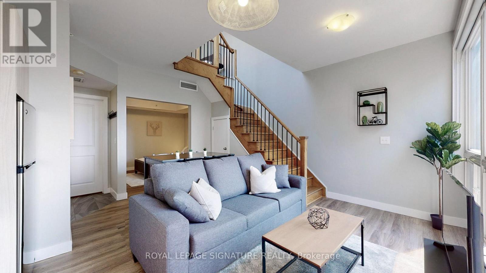 404 - 335 College Street, Toronto, Ontario  M5T 1S2 - Photo 2 - C12678568