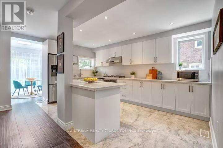 25 Duncannon Drive, Toronto, Ontario  M5P 2L9 - Photo 6 - C12678640