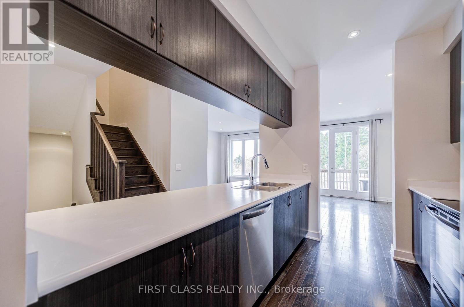 52 Helliwell Crescent, Richmond Hill, Ontario  L4E 1C7 - Photo 6 - N12678560