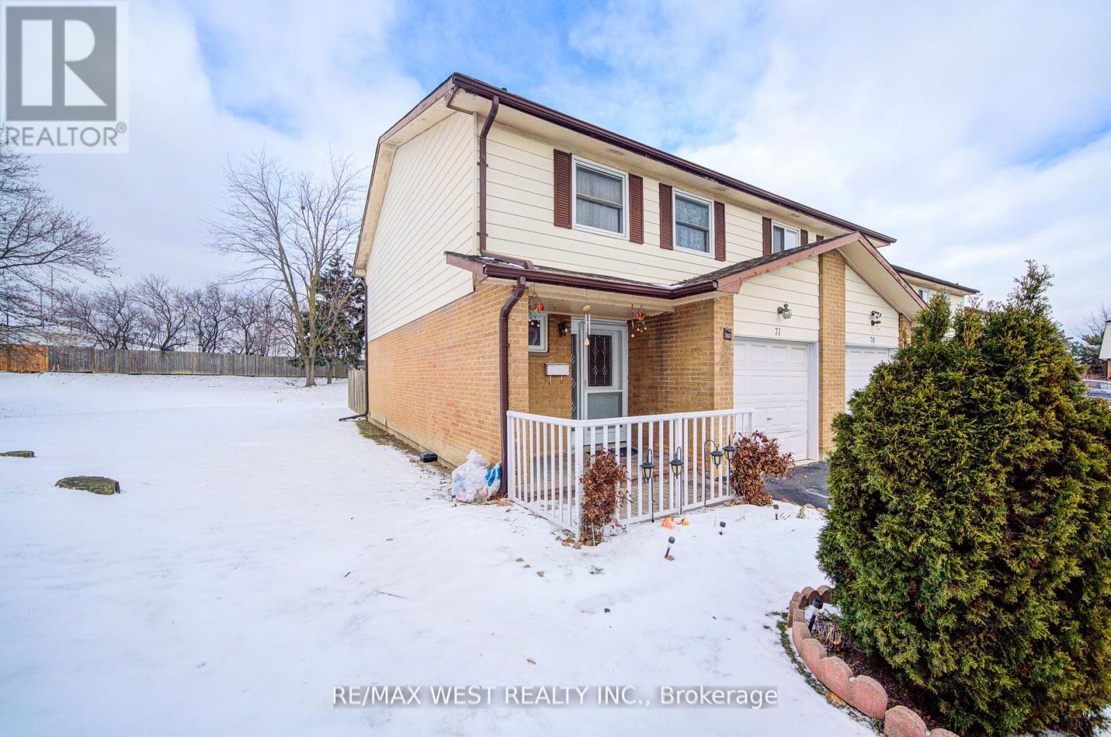 71 - 3525 Brandon Gate Drive, Mississauga, Ontario  L4T 3M3 - Photo 2 - W12678542