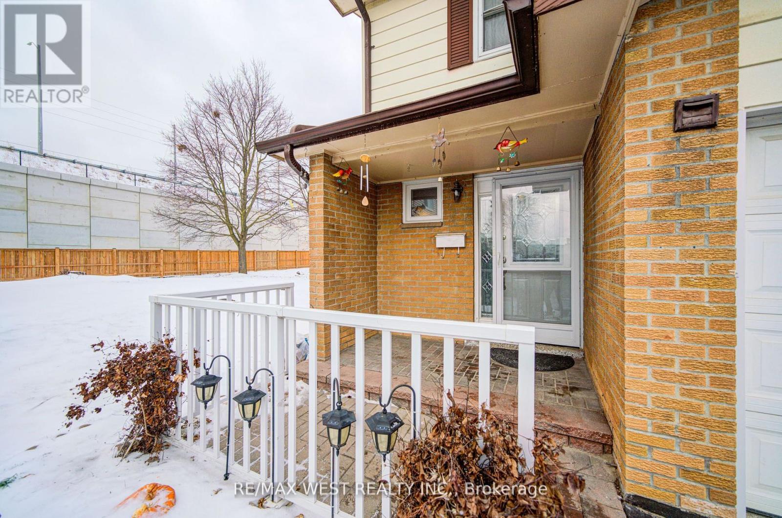 71 - 3525 Brandon Gate Drive, Mississauga, Ontario  L4T 3M3 - Photo 3 - W12678542