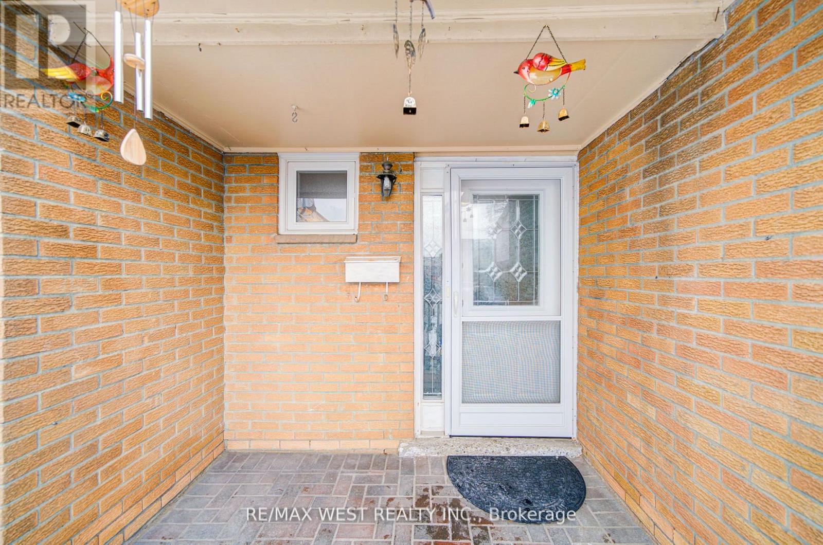 71 - 3525 Brandon Gate Drive, Mississauga, Ontario  L4T 3M3 - Photo 4 - W12678542