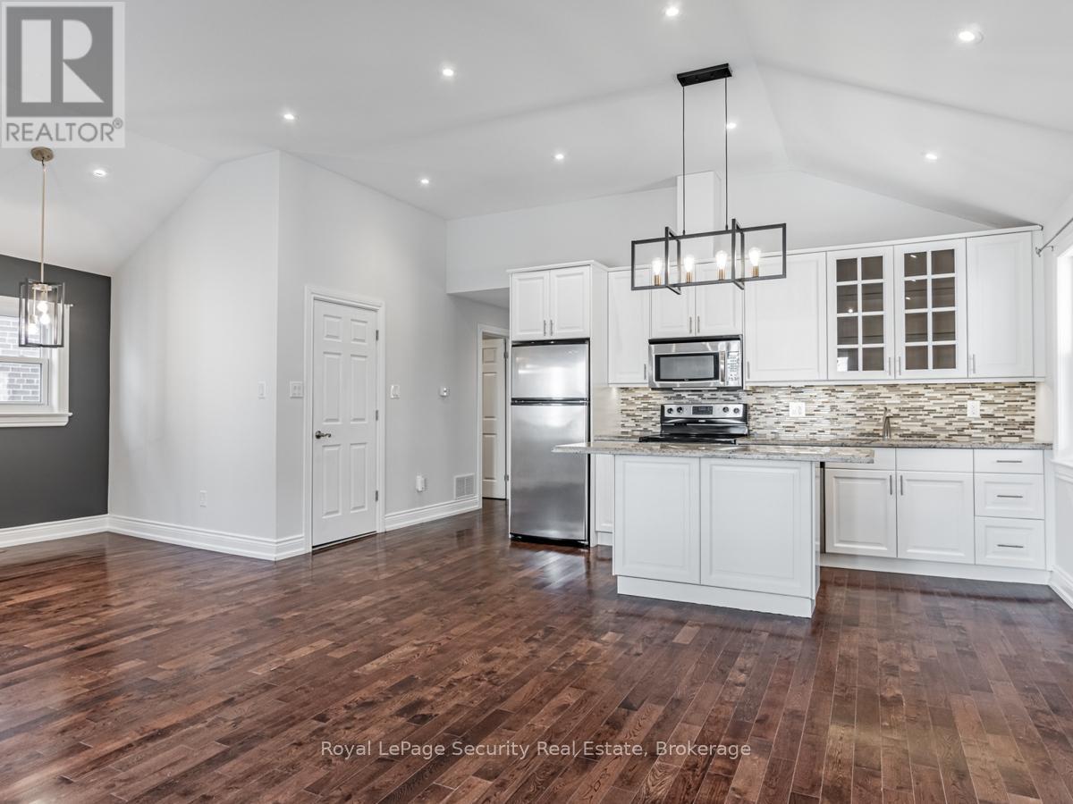 Main - 29 Morland Road, Toronto, Ontario  M6S 2M7 - Photo 10 - W12678578