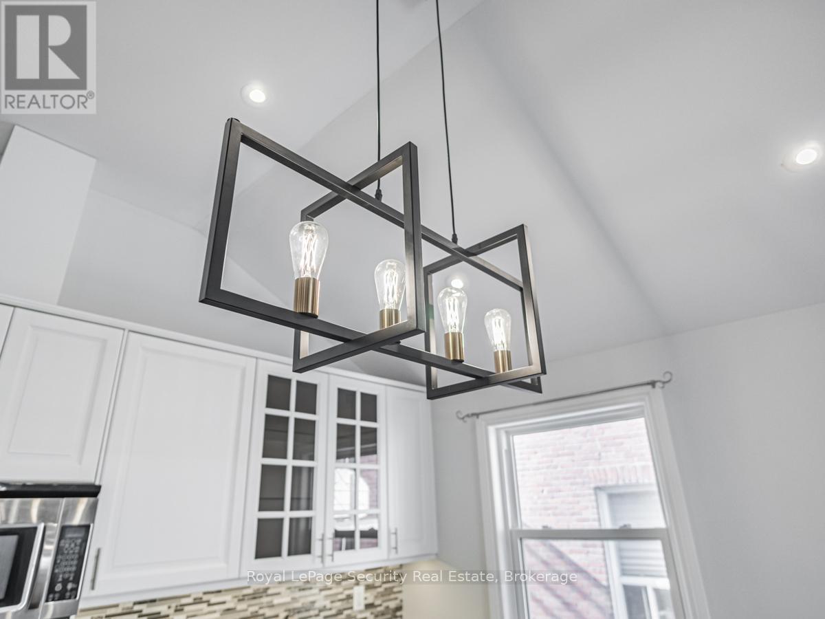 Main - 29 Morland Road, Toronto, Ontario  M6S 2M7 - Photo 15 - W12678578