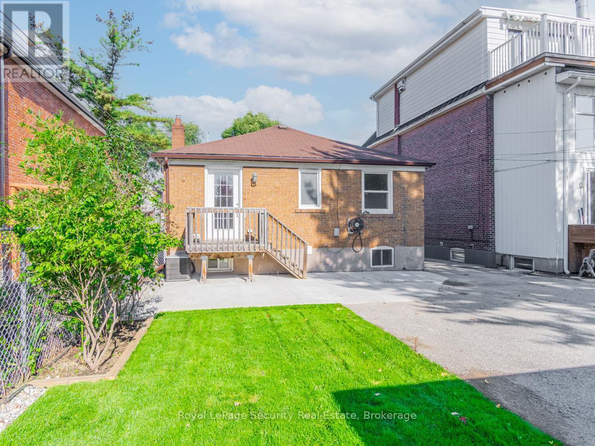 Main - 29 Morland Road, Toronto, Ontario  M6S 2M7 - Photo 33 - W12678578