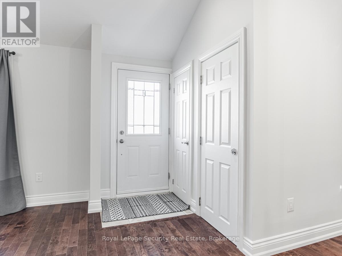 Main - 29 Morland Road, Toronto, Ontario  M6S 2M7 - Photo 5 - W12678578