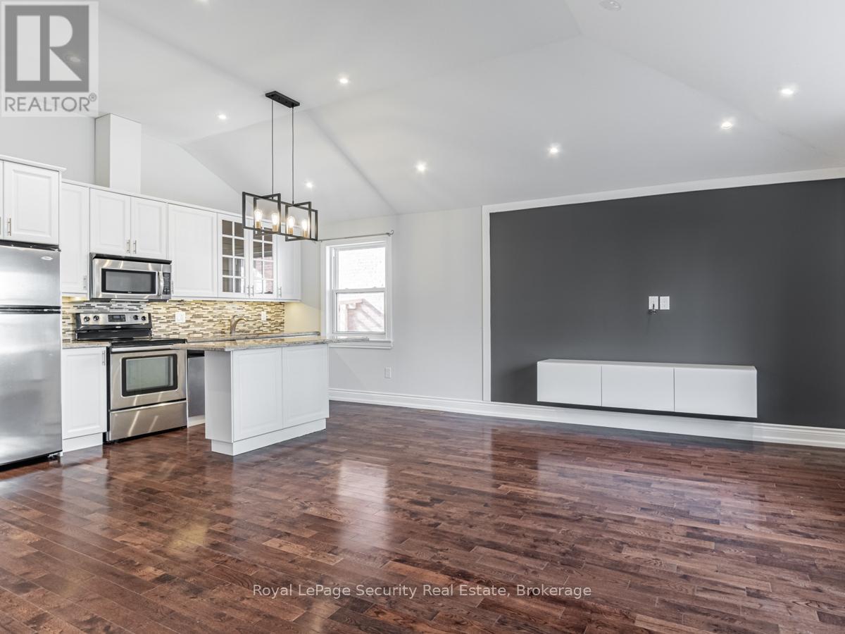 Main - 29 Morland Road, Toronto, Ontario  M6S 2M7 - Photo 7 - W12678578