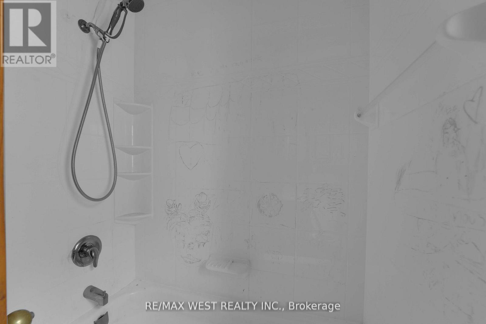 661 Beresford Avenue, Toronto, Ontario  M6S 3C4 - Photo 15 - W12678590