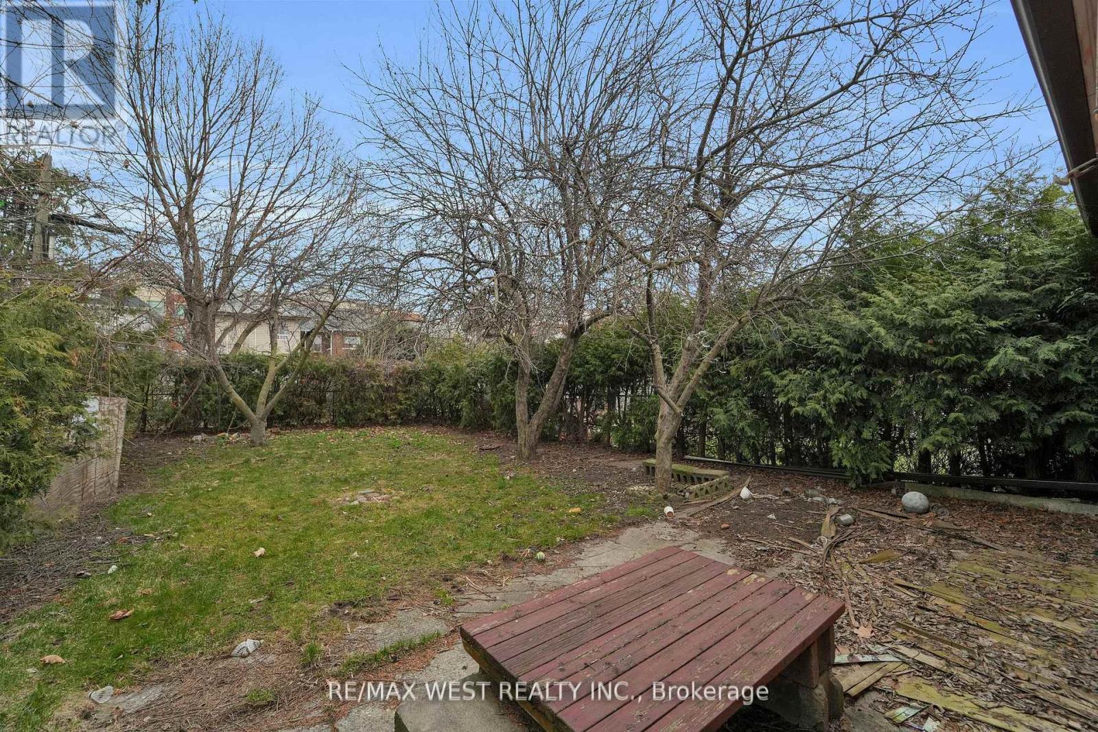 661 Beresford Avenue, Toronto, Ontario  M6S 3C4 - Photo 18 - W12678590