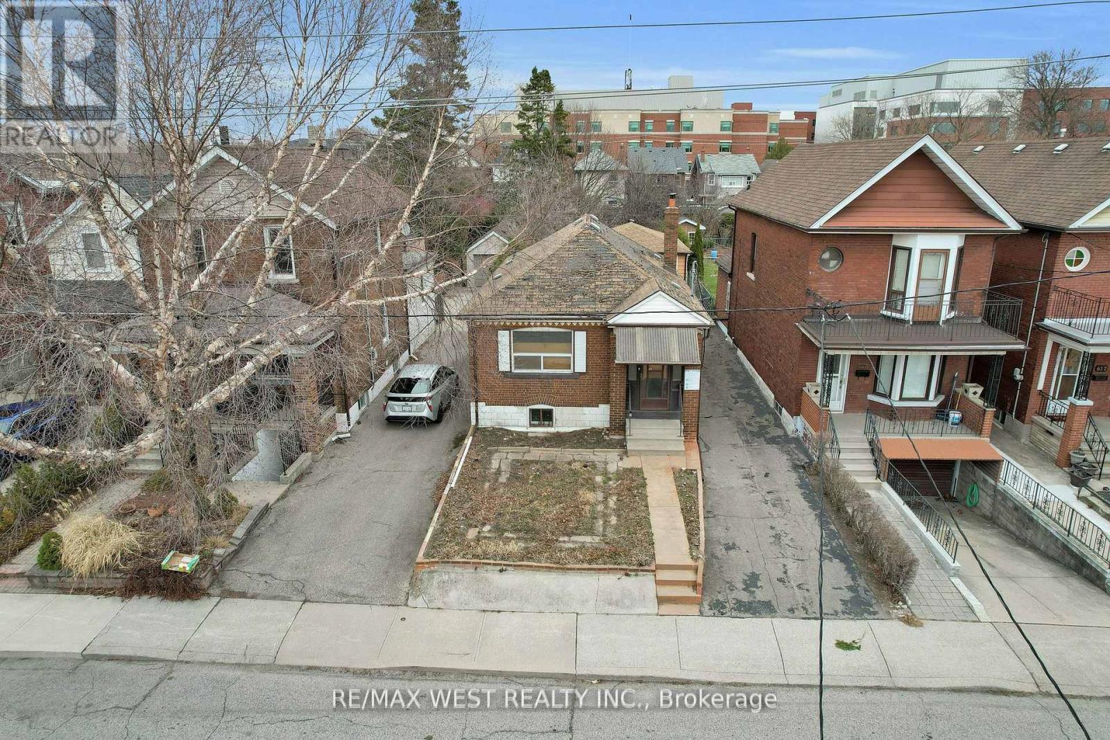 661 Beresford Avenue, Toronto, Ontario  M6S 3C4 - Photo 2 - W12678590