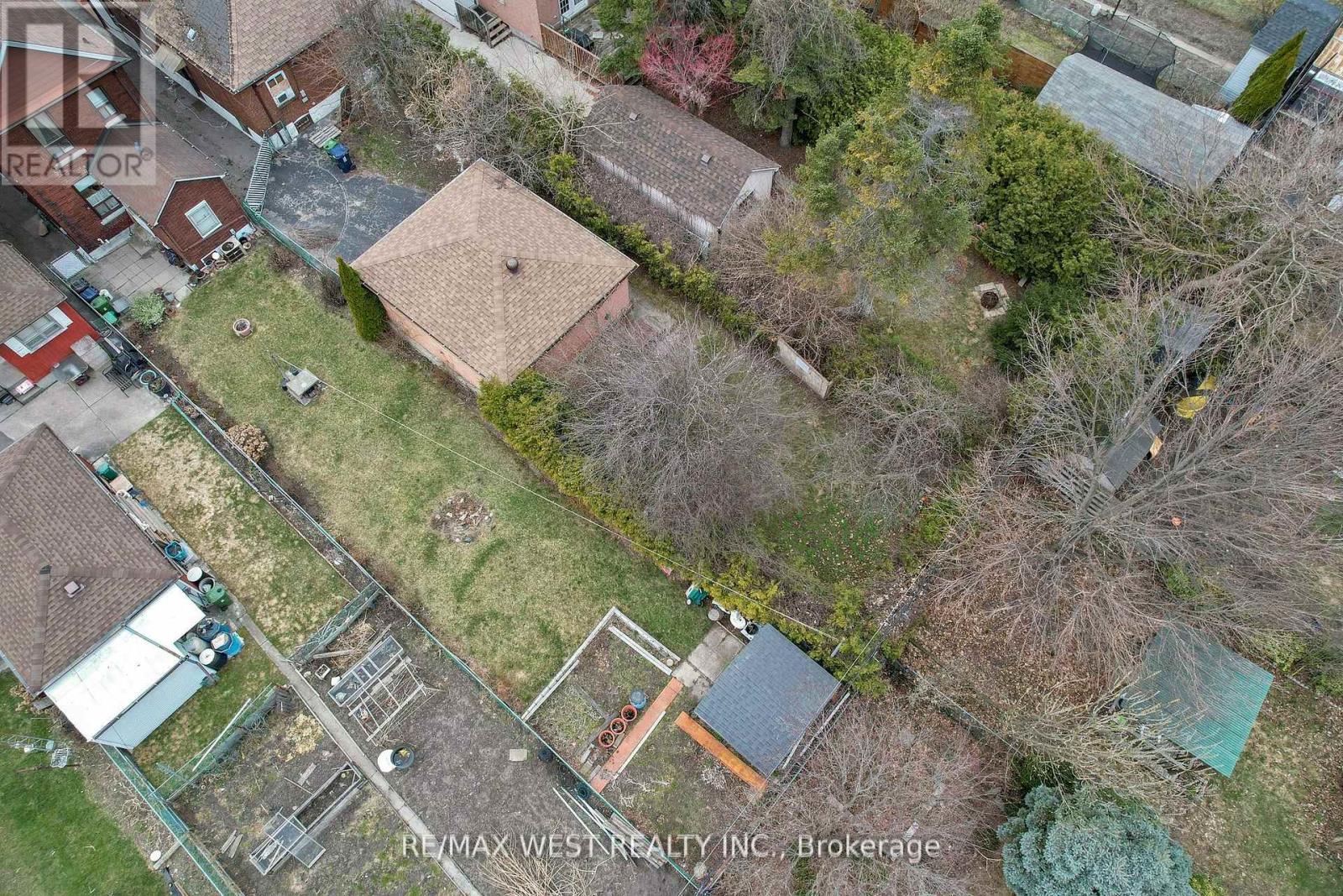 661 Beresford Avenue, Toronto, Ontario  M6S 3C4 - Photo 24 - W12678590