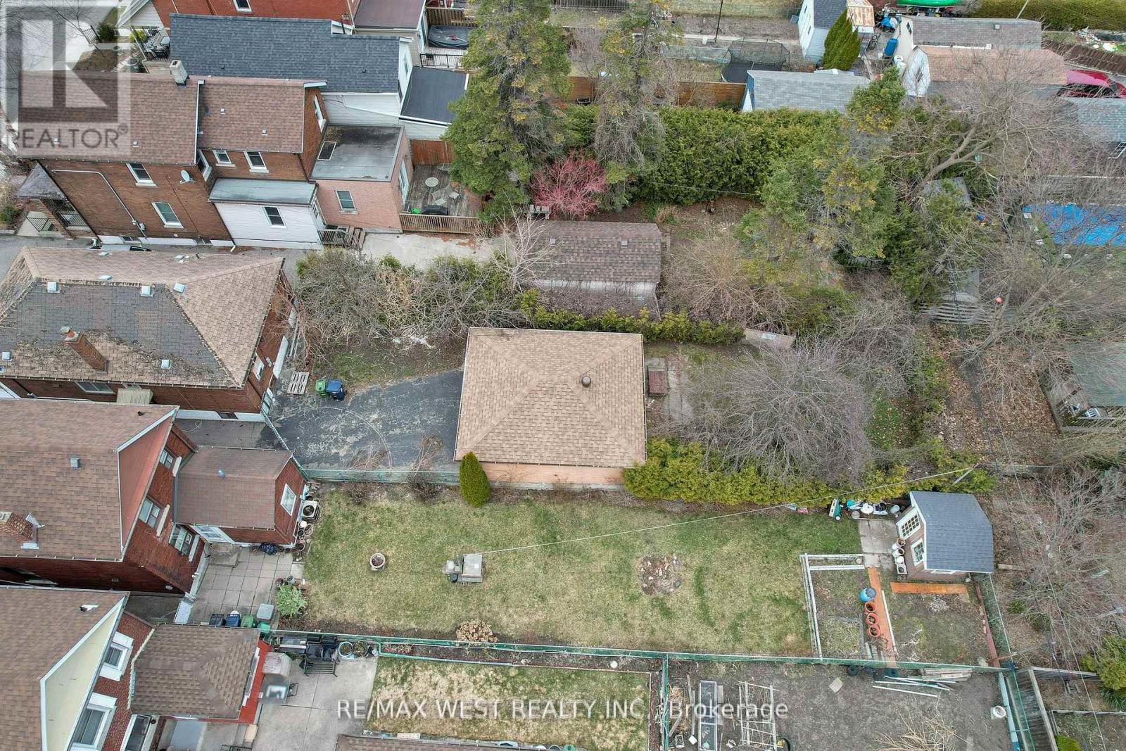 661 Beresford Avenue, Toronto, Ontario  M6S 3C4 - Photo 29 - W12678590
