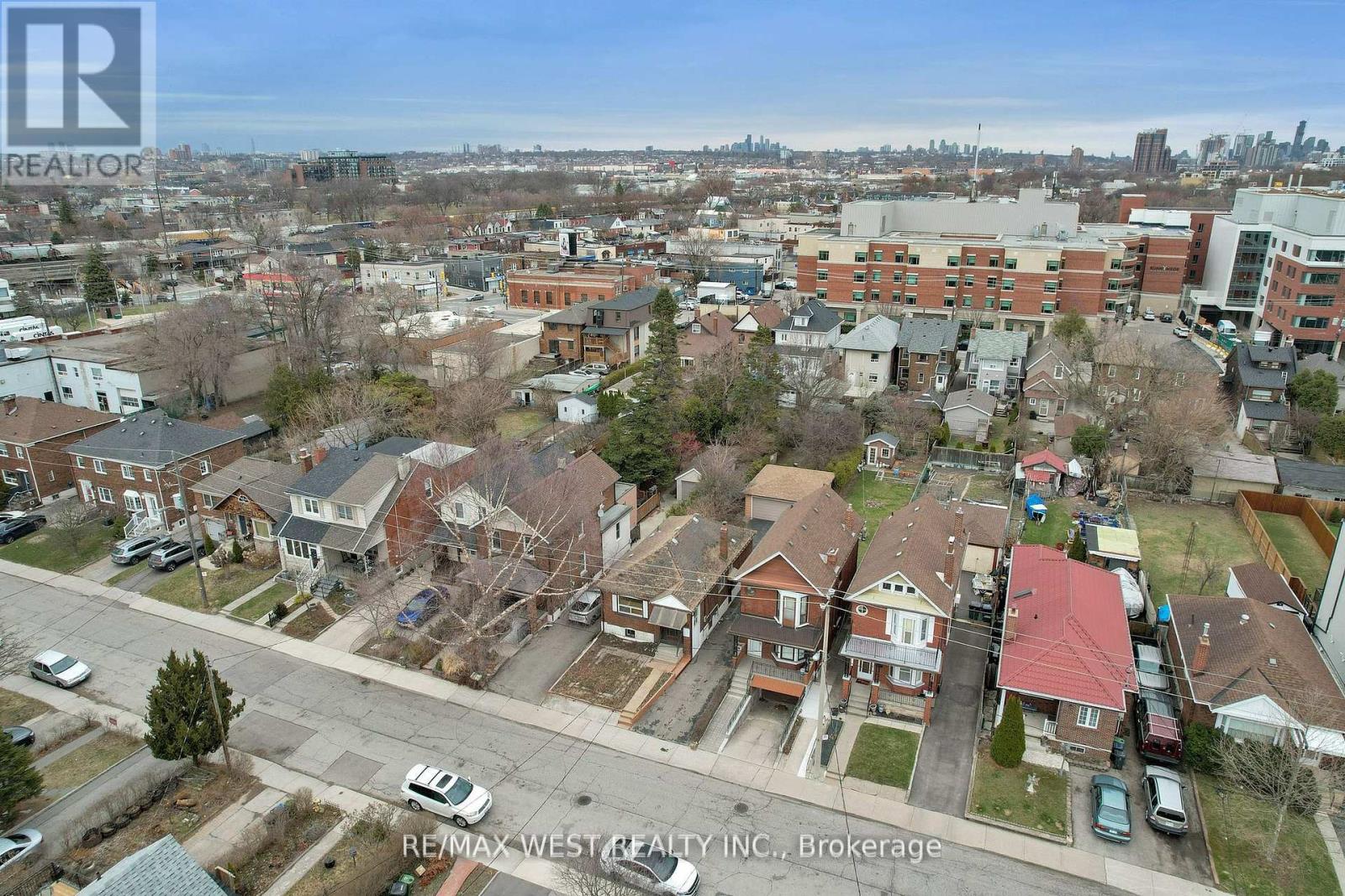 661 Beresford Avenue, Toronto, Ontario  M6S 3C4 - Photo 34 - W12678590