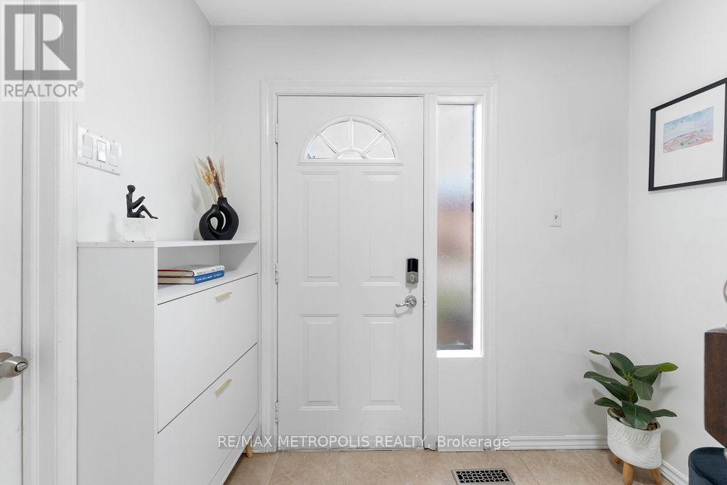 211 - 295 Fleetwood Crescent, Brampton, Ontario  L6T 2E7 - Photo 4 - W12678602