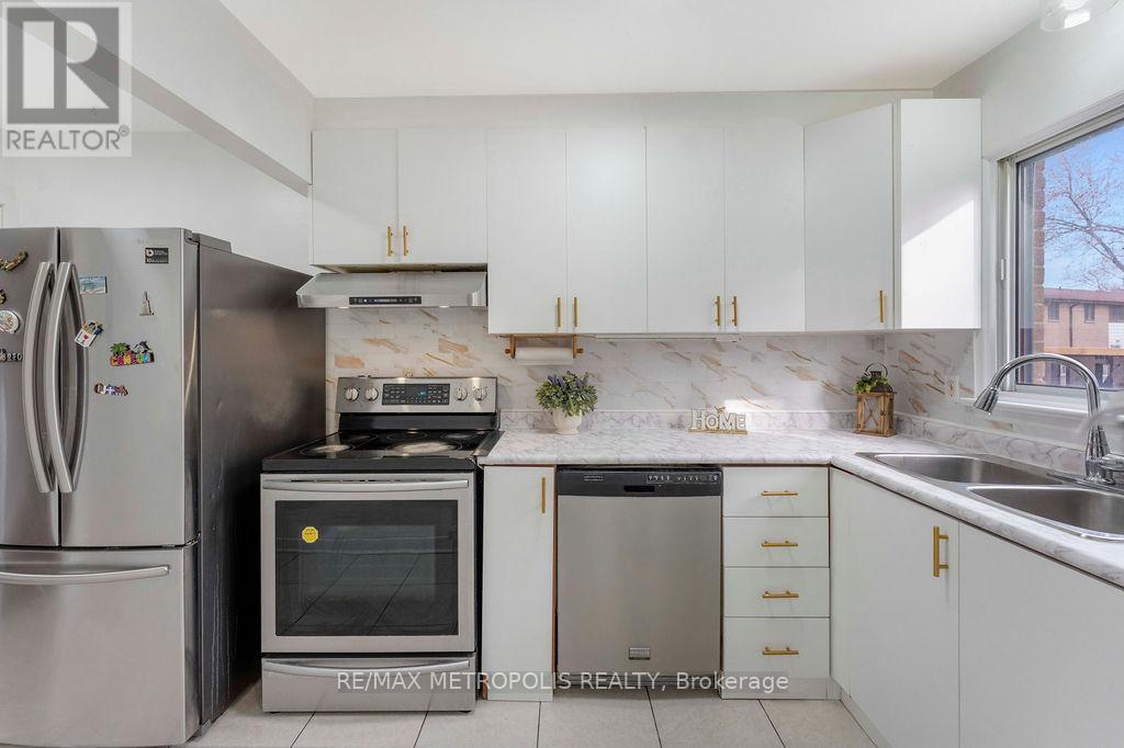 211 - 295 Fleetwood Crescent, Brampton, Ontario  L6T 2E7 - Photo 9 - W12678602