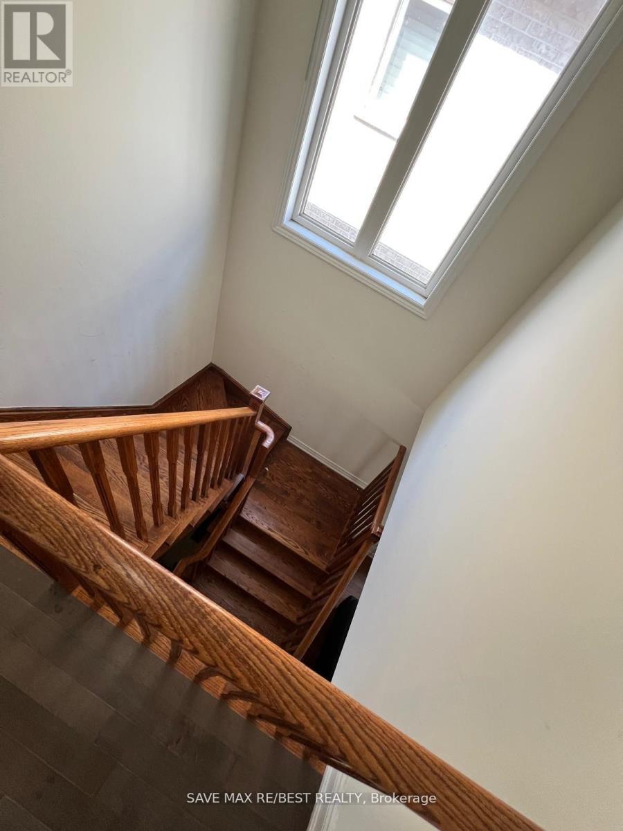 Upper - 70 Boundbrook Drive, Brampton, Ontario  L7A 0L9 - Photo 8 - W12678608