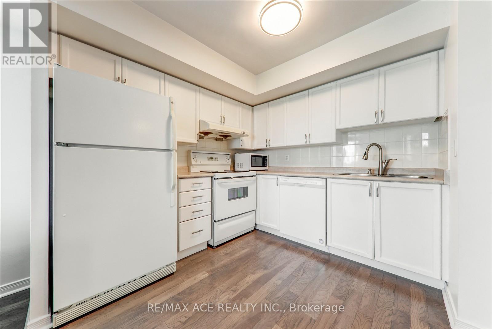 1803 - 2545 Erin Centre Boulevard, Mississauga, Ontario  L5M 6Z9 - Photo 13 - W12678620