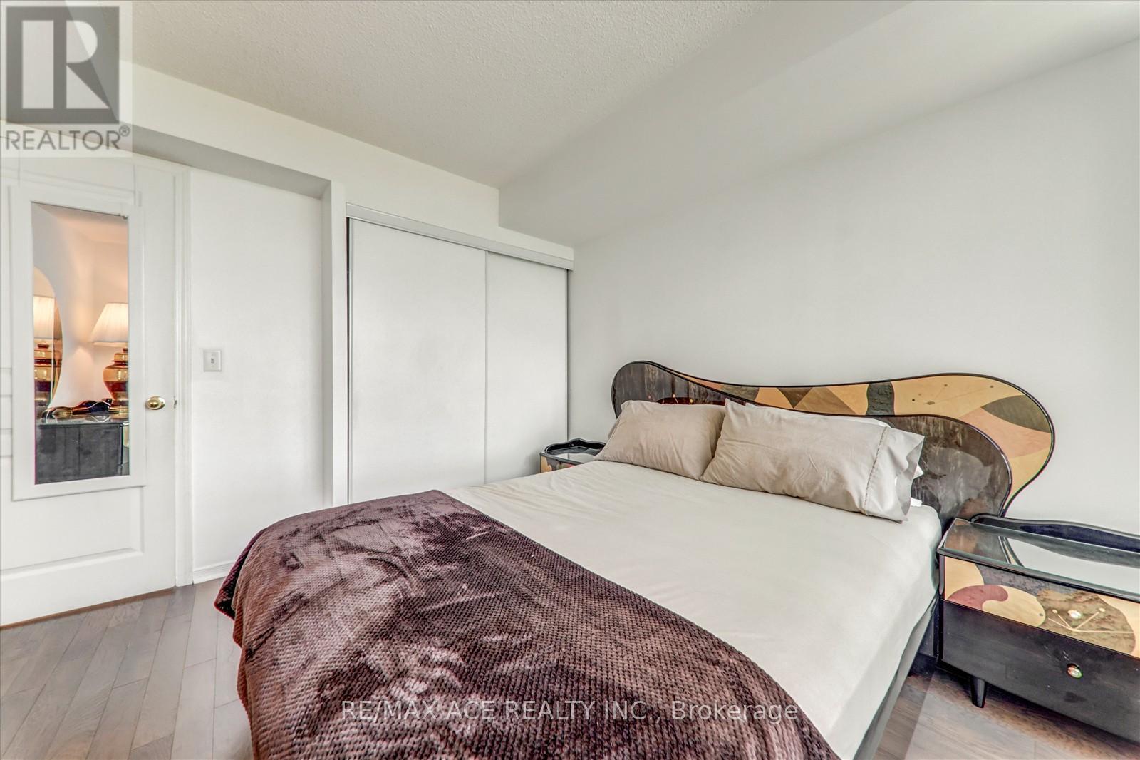 1803 - 2545 Erin Centre Boulevard, Mississauga, Ontario  L5M 6Z9 - Photo 22 - W12678620