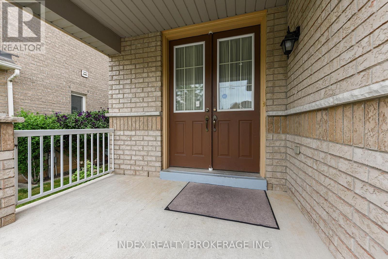 33 Portstewart Crescent, Brampton, Ontario  L6X 0R6 - Photo 2 - W12678630