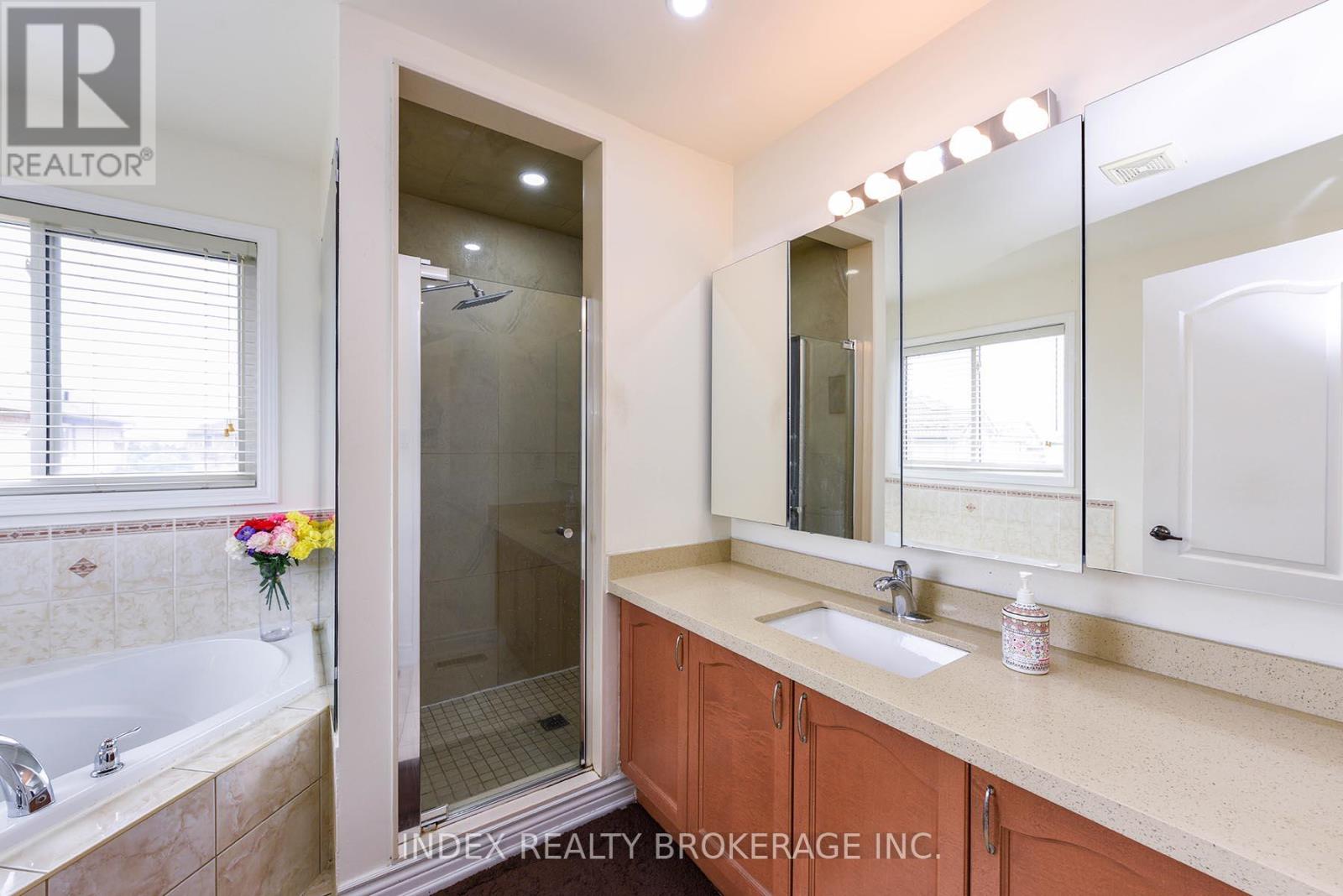 33 Portstewart Crescent, Brampton, Ontario  L6X 0R6 - Photo 33 - W12678630