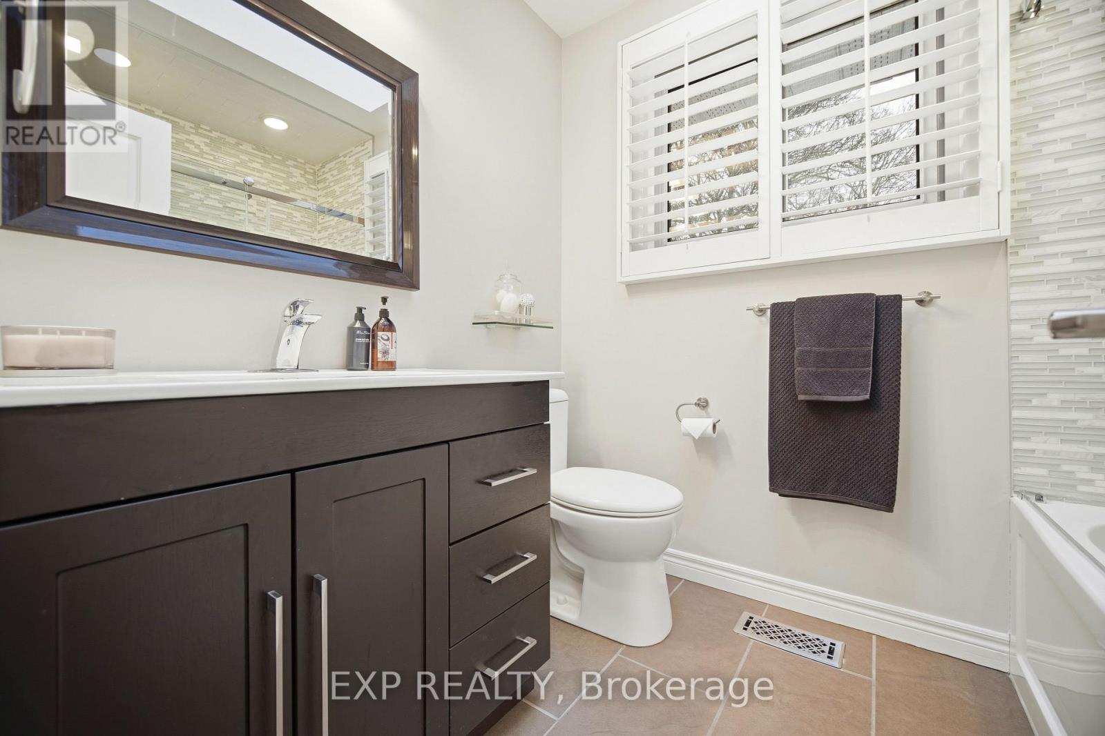 298 Edrich Court, Mississauga, Ontario  L5A 1R3 - Photo 20 - W12678644