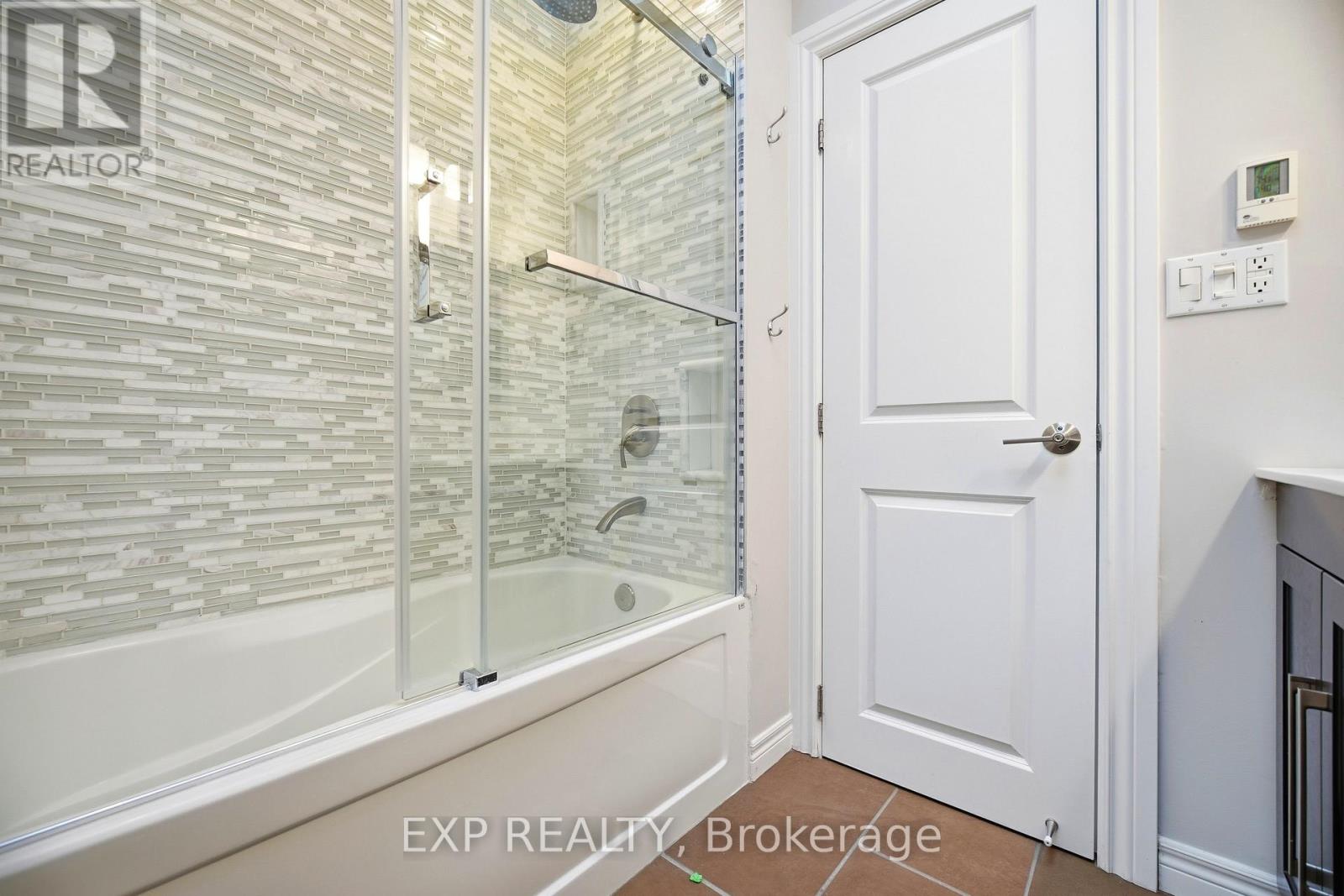 298 Edrich Court, Mississauga, Ontario  L5A 1R3 - Photo 21 - W12678644