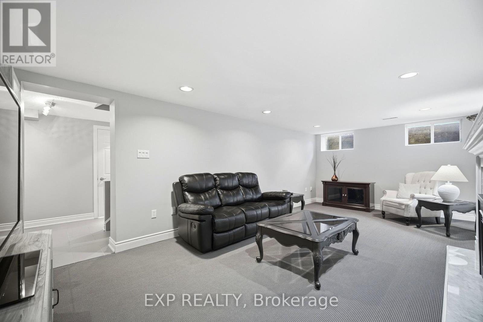 298 Edrich Court, Mississauga, Ontario  L5A 1R3 - Photo 23 - W12678644